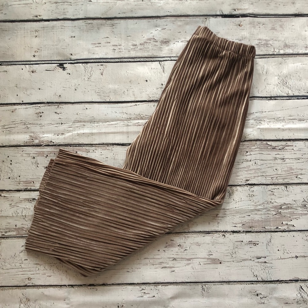 ASOS Petite “Velvet Plisse Culotte” Pants Size 6